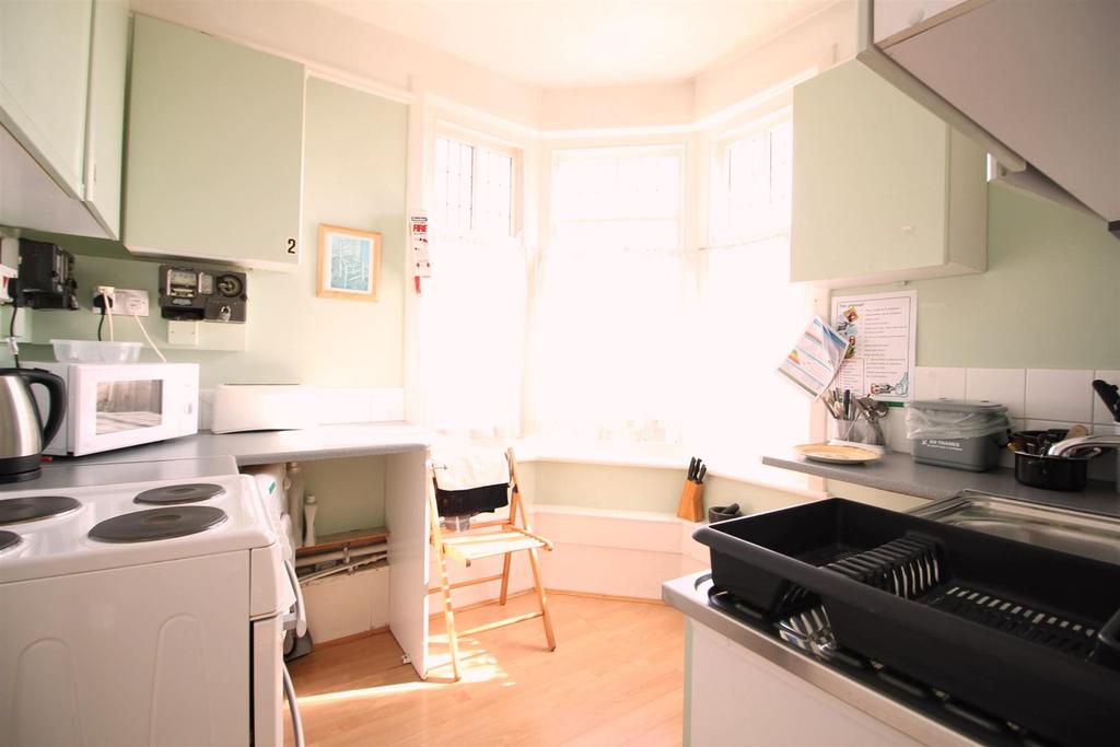 Bedsit 2, 14 B Albert Road Kitchen.JPG