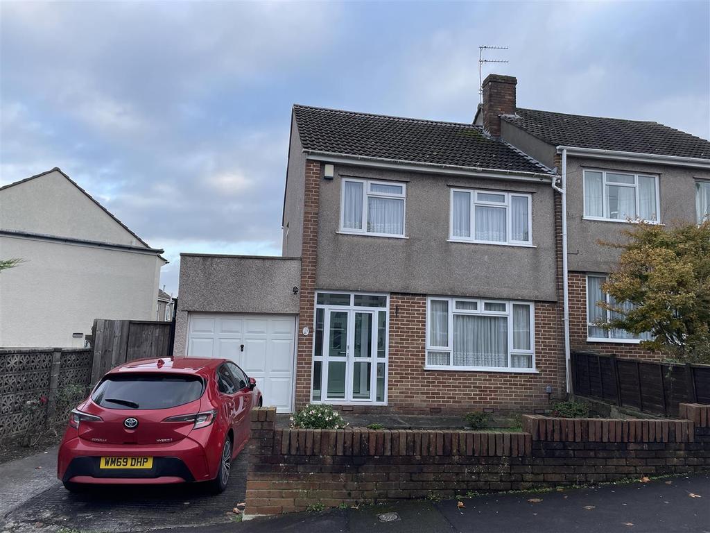 Walnut Crescent, Kingswood, Bristol 3 bed detached house £1,300 pcm