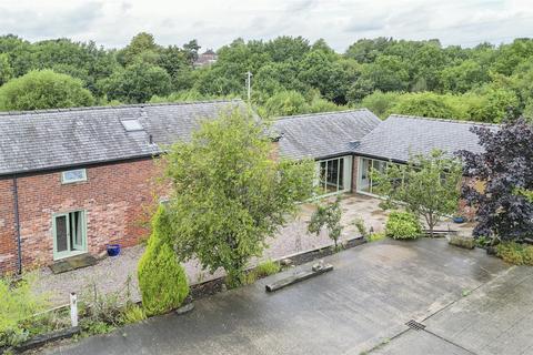 3 bedroom farm house for sale - Medlock Road, Woodhouses, Failsworth, Manchester