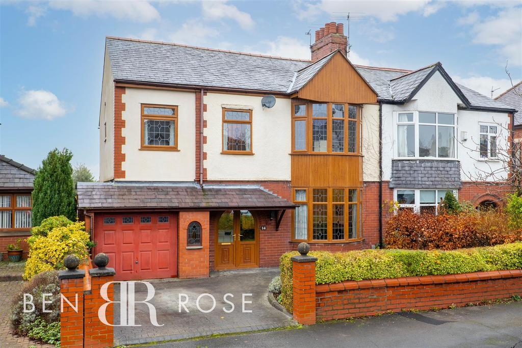 Rotherwick Avenue, Chorley 4 bed semidetached house for sale £319,995