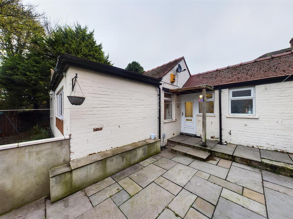 Marton Road, Bridlington 2 bed detached bungalow for sale £80,000