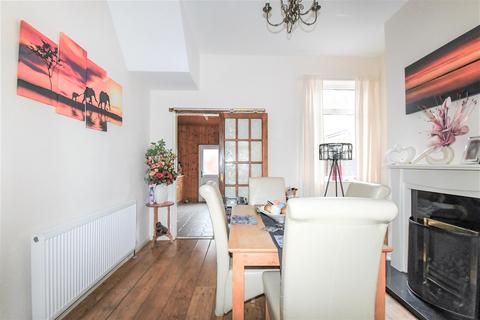 3 bedroom terraced house for sale - East Park Avenue, Hull