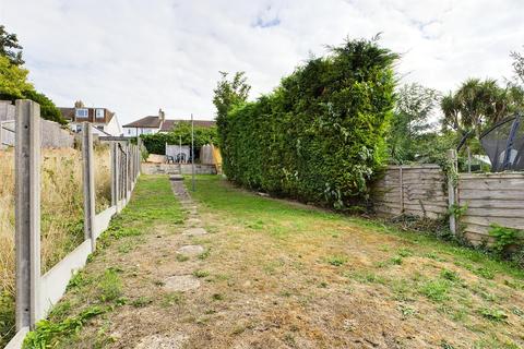 4 bedroom terraced house to rent - Bevendean Crescent, Brighton