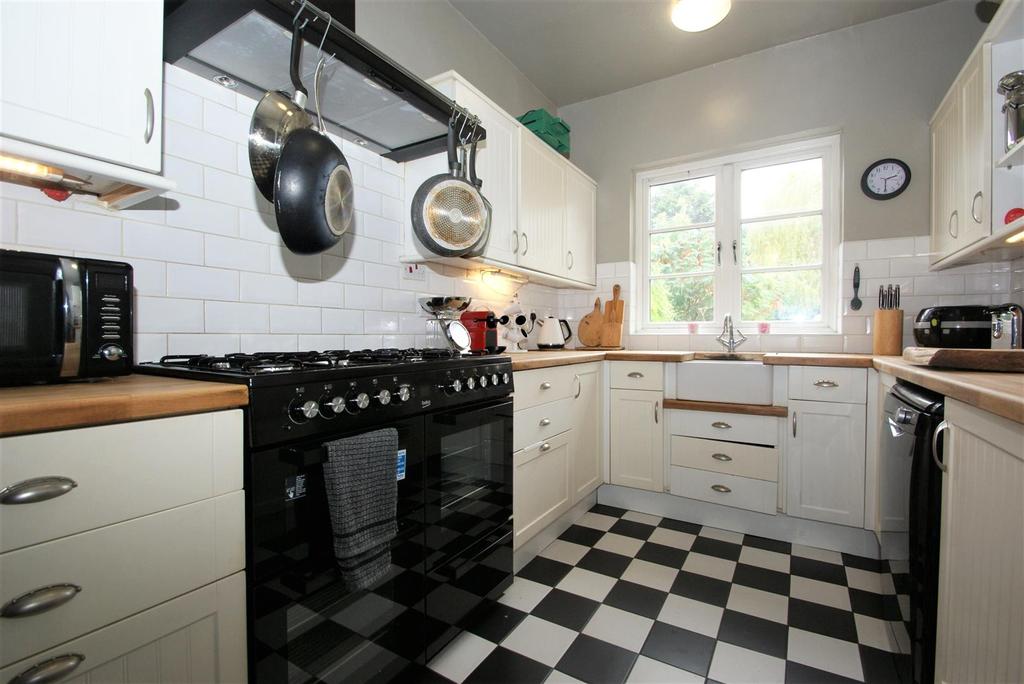 Kitchen 2.jpg
