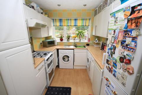 16 Kestrel Mount, Bradford, BD2 4EZ
