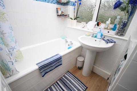 16 Kestrel Mount, Bradford, BD2 4EZ