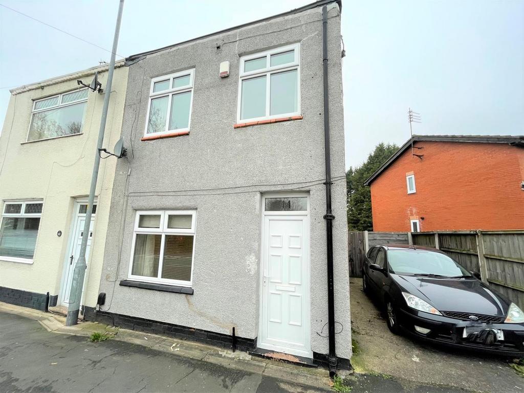 Siddow Common, Leigh 3 bed semi-detached house - £109,950