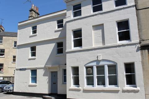 9 bedroom property to rent - Monmouth Place