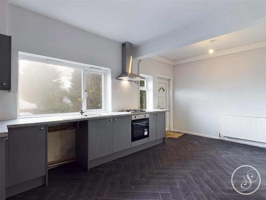 Whinbrook Crescent, Moortown, Leeds 2 bed flat to rent £995 pcm (£230 pw)