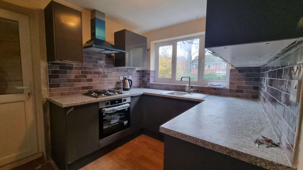 Shereton Grange, Stourbridge 3 bed detached house £950 pcm (£219 pw)