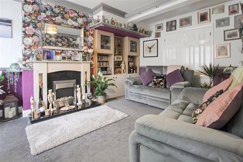 2 bedroom semi-detached house for sale - Kirkdale Crescent, Wortley, Leeds, West Yorkshire, LS12