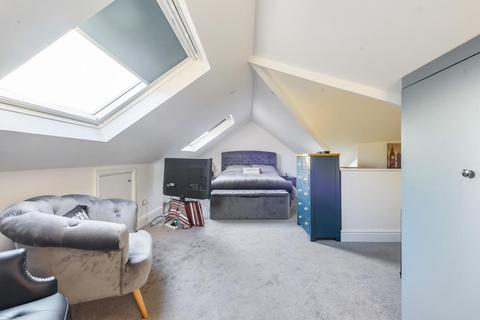 2 bedroom detached bungalow for sale - Deans Walk, Great Bookham, Leatherhead
