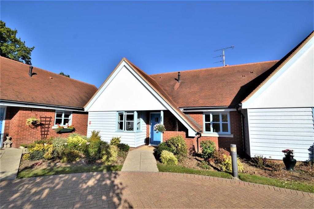 Kirk Mews, Althorne 2 bed bungalow for sale £310,000