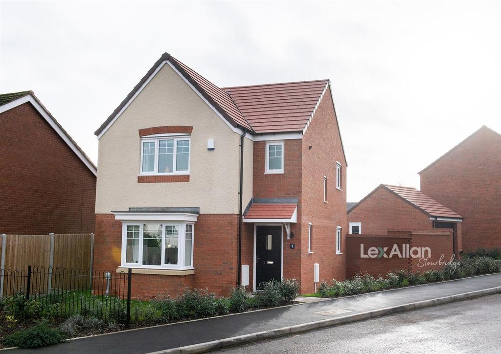 Longlands Avenue, Stourbridge 3 bed detached house for sale £390,000