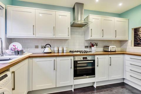 8 Hazelhurst, Beckenham, BR3 5TL