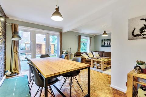8 Hazelhurst, Beckenham, BR3 5TL