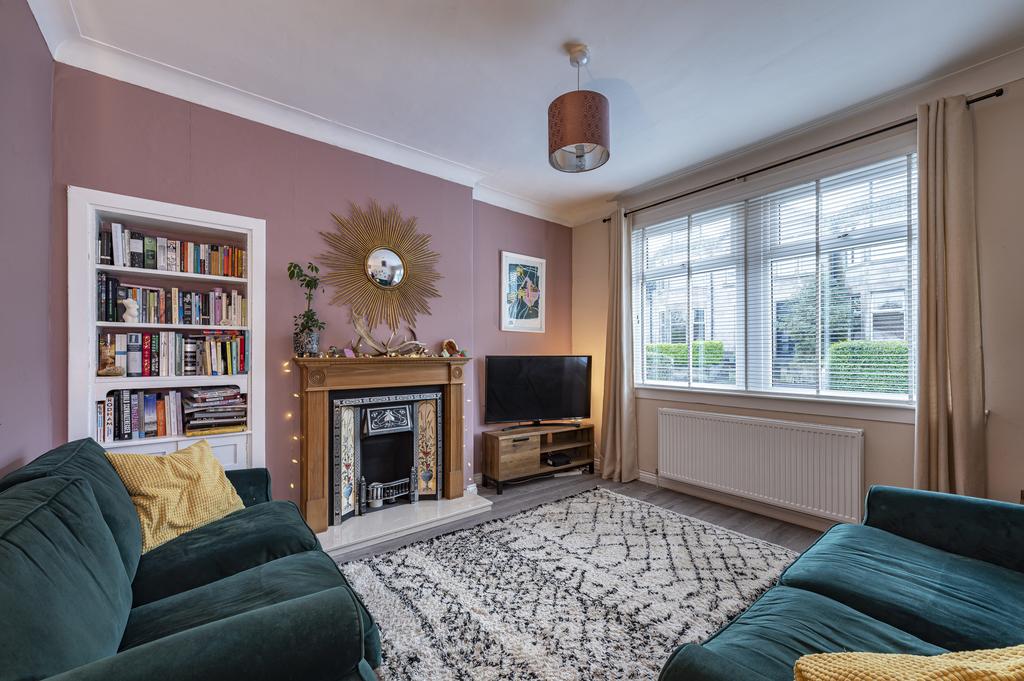 43 Blairbeth Road, Burnside, Glasgow... 3 bed semidetached bungalow