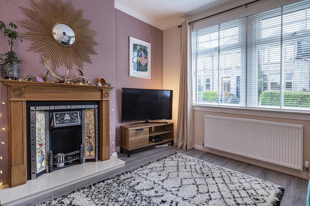 43 Blairbeth Road, Burnside, Glasgow... 3 bed semidetached bungalow