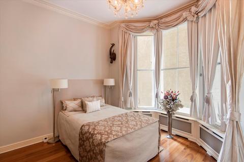 2 bedroom flat for sale, Holland Park Gardens, Holland Park, London, W14