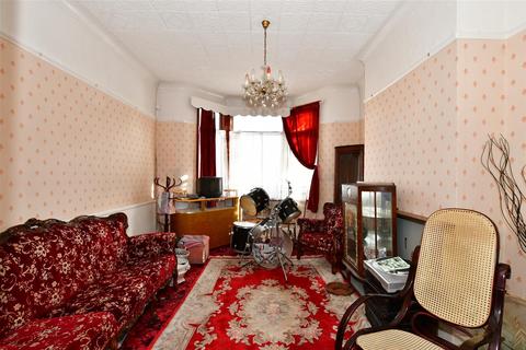 3 bedroom terraced house for sale - Dersingham Avenue, London