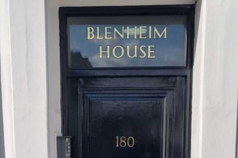 1 bedroom flat for sale, Blenheim House, Chelsea SW3