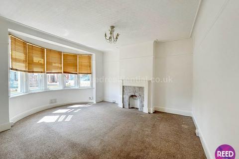 3 bedroom detached house to rent, Richmond Ave, Southend On Sea