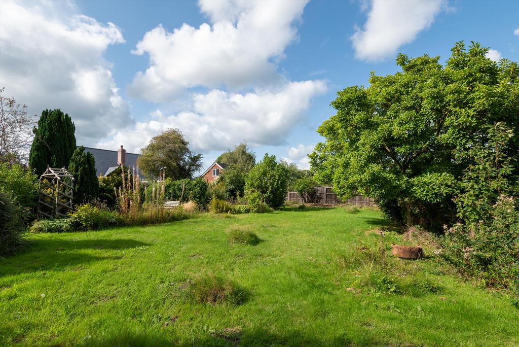 Knockin, Oswestry, Shropshire, SY10 2 bed detached house for sale £