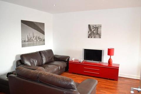 3 bedroom flat to rent, Moss Lane East, Manchester, M14