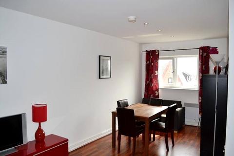 3 bedroom flat to rent, Moss Lane East, Manchester, M14