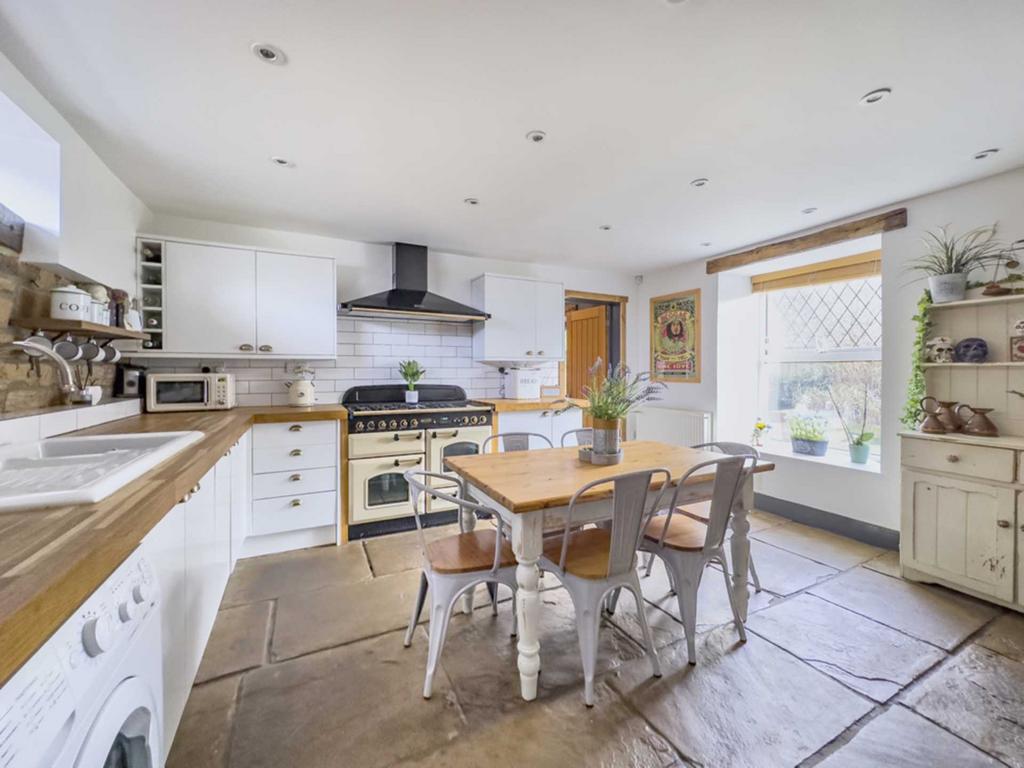 Wakefield Road, Drighlington 3 bed detached house £370,000