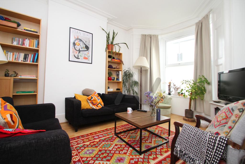 Charteris Road, London N4 2 bed terraced house £3,500 pcm (£808 pw)