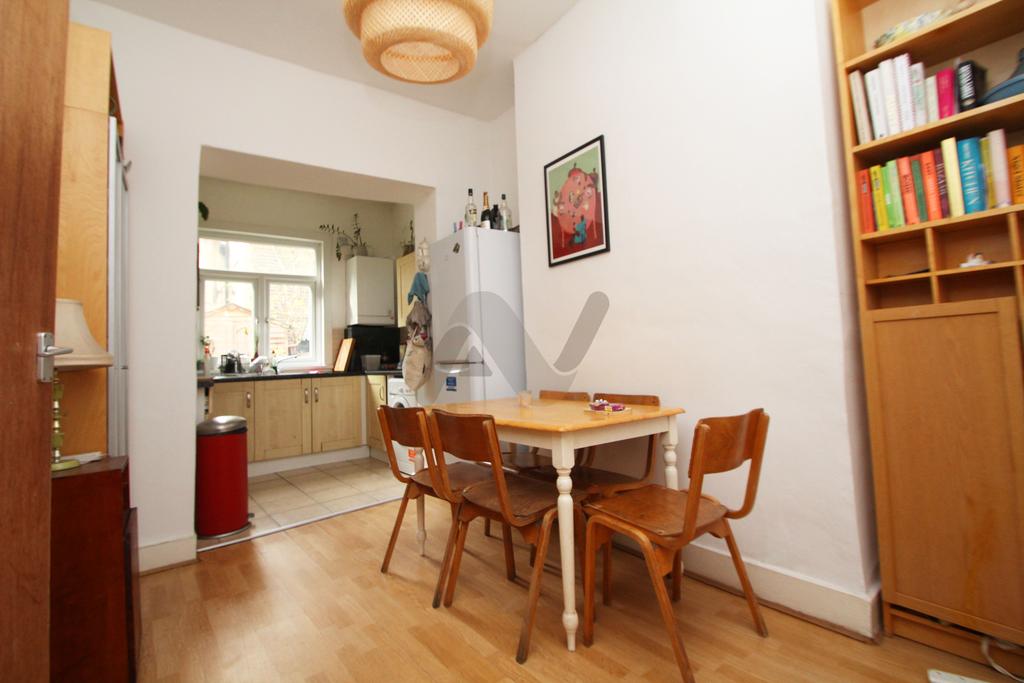 Charteris Road, London N4 2 bed terraced house £3,500 pcm (£808 pw)
