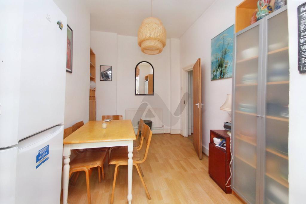 Charteris Road, London N4 2 bed terraced house £3,500 pcm (£808 pw)