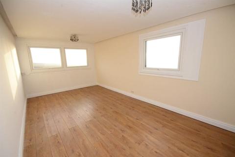 3 bedroom flat for sale - Stretford Court, Low Fell
