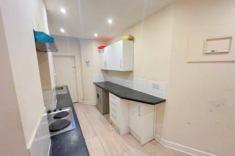 2 bedroom flat to rent - Lloyd Street South, Manchester, M14