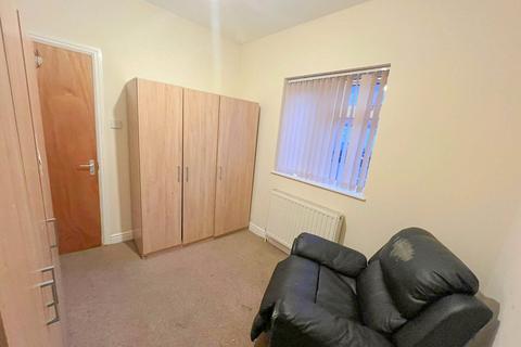 2 bedroom flat to rent - Lloyd Street South, Manchester, M14