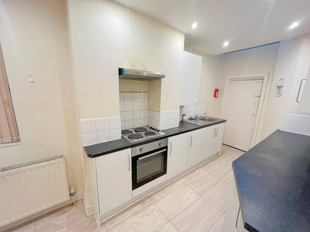 Lloyd Street South, Manchester, M14 2 bed flat £800 pcm (£185 pw)
