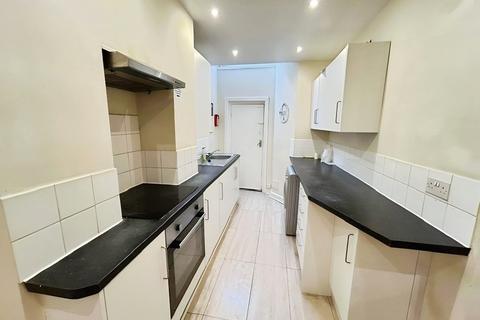 2 bedroom flat to rent, Lloyd Street South, Manchester, Greater Manchester, M14