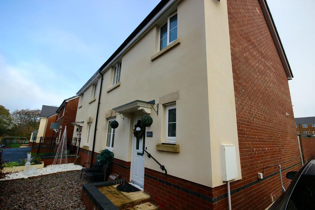 Oak Grove, Aberbargoed, Bargoed 3 bed semidetached house £230,000
