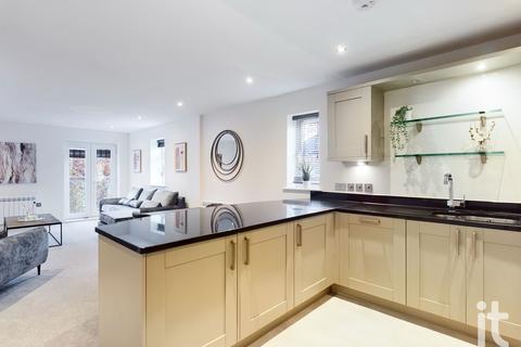 2 bedroom apartment for sale - Flat 10 The Pines, Buxton Road West, Disley, Stockport, SK12