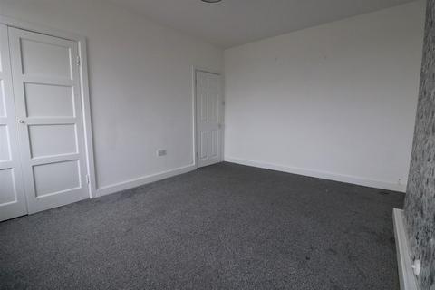 3 bedroom flat to rent, Sutcliffe Avenue, Grimsby, DN33