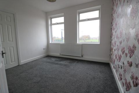 3 bedroom flat to rent, Sutcliffe Avenue, Grimsby, DN33