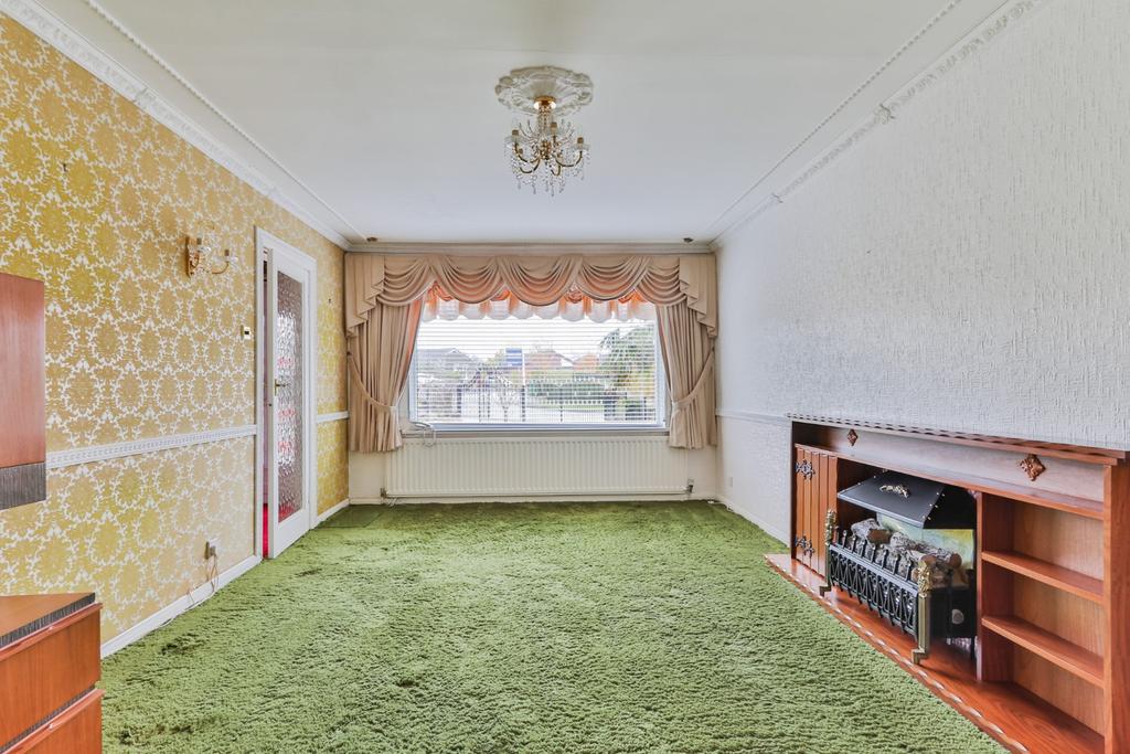 Hall Road, Sproatley, Hull, HU11 4PX 3 bed bungalow £195,000
