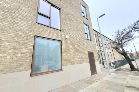 2 bedroom apartment to rent - Mulberry Way, South Woodford, E18