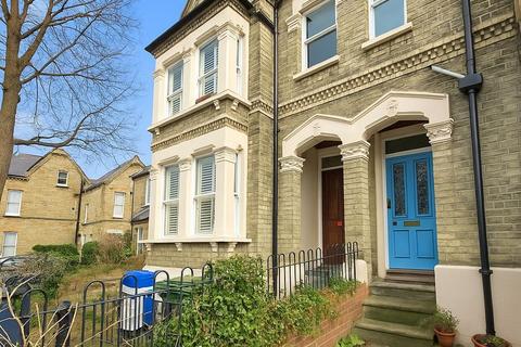 2 bedroom apartment to rent, Priory Avenue,, Hp13