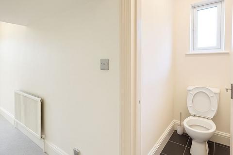 2 bedroom apartment to rent, Priory Avenue,, Hp13