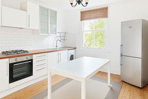 2 bedroom apartment to rent, Priory Avenue,, Hp13