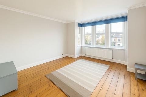 2 bedroom apartment to rent, Priory Avenue,, Hp13