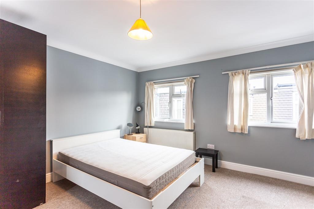 Galloway Road, Shepherd's Bush W12 3 bed house £2,500 pcm (£577 pw)