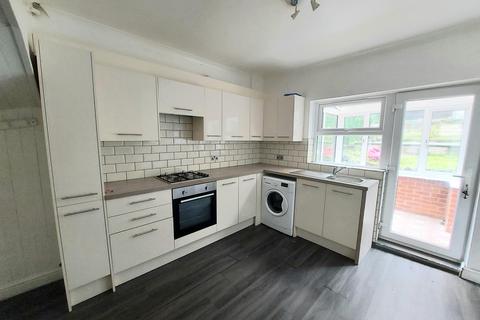3 bedroom semi-detached house to rent - Firth Park Road, Sheffield S5